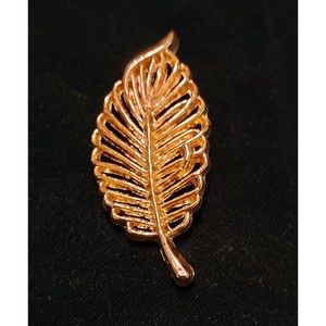 Vintage AAI Gold Tone Leaf Brooch